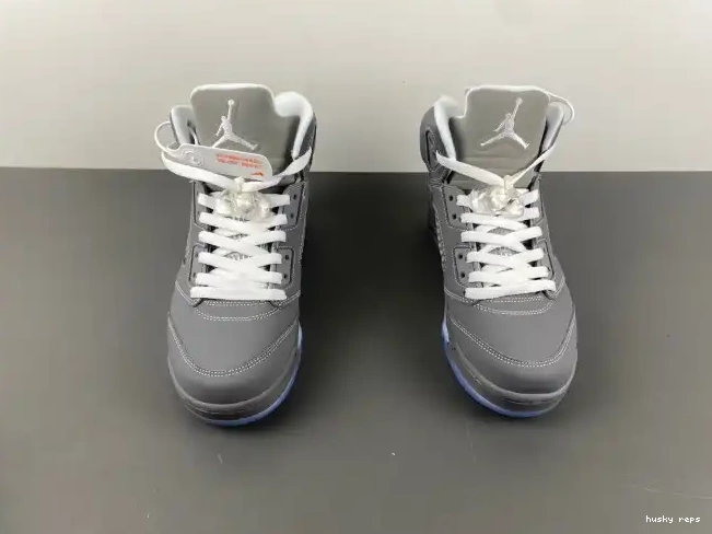 Cheap Husky 5 136027-005 Wolf Grey Jordan Retro Air 0522